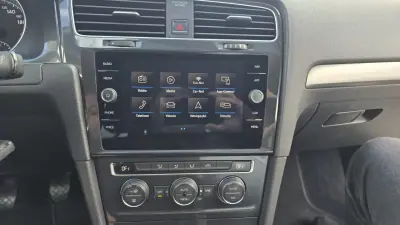 Volkswagen Golf Variant 2017 - 15450 EUR, 192145 km - AUTO.MOTO.pt - 192145km - foto 12 de 18