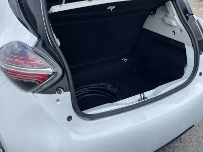 Renault Zoe 2020 - 14800 EUR, 56840 km - AUTO.MOTO.pt - 56840km - foto 13 de 42