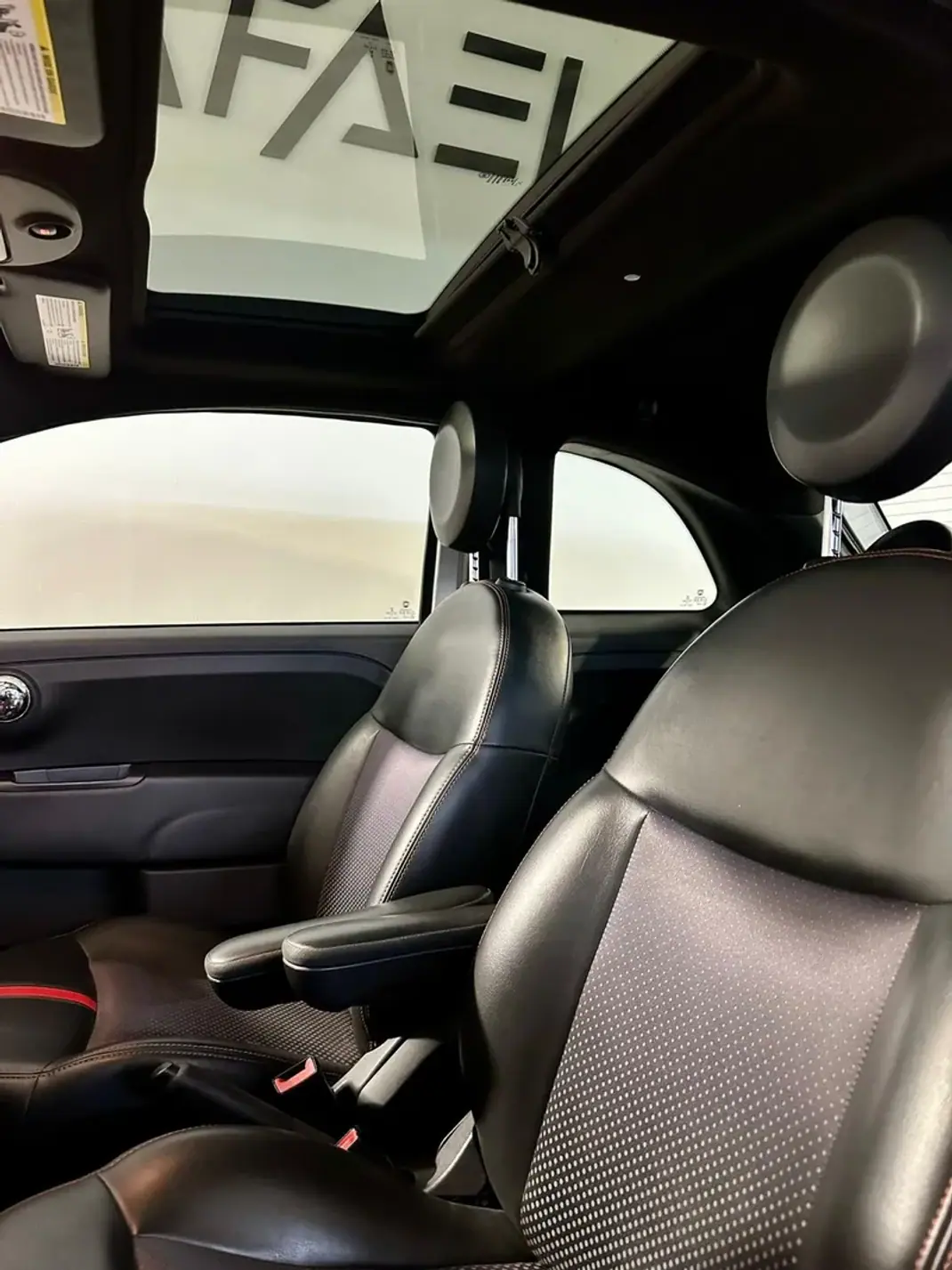 Fiat 500e 2015 - 10750 EUR, 89000 km - AUTO.MOTO.pt - 89000km - foto 22 de 27