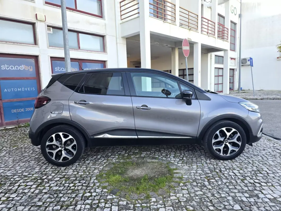 Renault Captur 2018 - 13450 EUR, 168000 km - AUTO.MOTO.pt - 168000km - foto 2 de 16