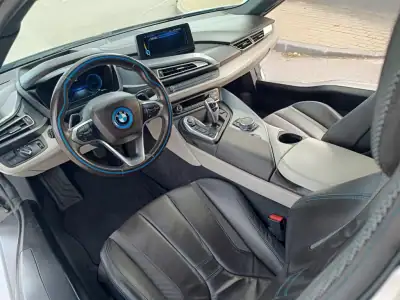 BMW i8 2016 - 71000 EUR, 140000 km - AUTO.MOTO.pt - 140000km - foto 25 de 25