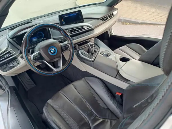 BMW i8 2016 - 71000 EUR, 140000 km - AUTO.MOTO.pt - 140000km - foto 25 de 25