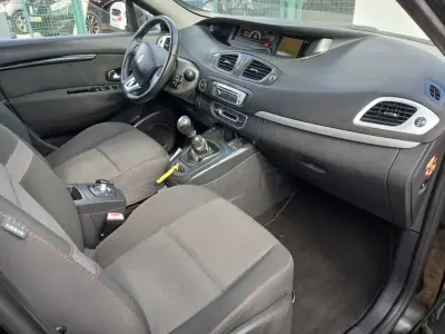 Renault Grand Scénic 2013 - 7600 EUR, 174425 km - AUTO.MOTO.pt - 174425km - foto 21 de 25