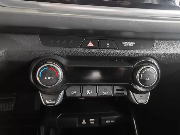Kia Rio 2018 - 14750 EUR, 46500 km - AUTO.MOTO.pt - 46500km - foto 32 de 35