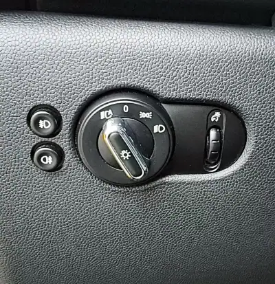 MINI Berlingo 2015 - 18000 EUR, 101200 km - AUTO.MOTO.pt - 101200km - foto 22 de 29