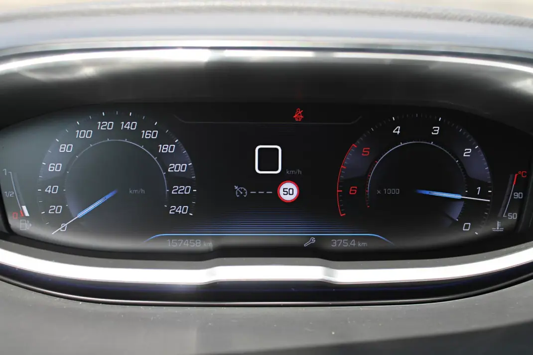Peugeot 5008 2019 - 18900 EUR, 157458 km - AUTO.MOTO.pt - 157458km - foto 18 de 22