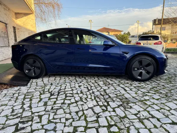 Tesla Model 3 2021 - 26500 EUR, 105000 km - AUTO.MOTO.pt - 105000km - foto 5 de 37