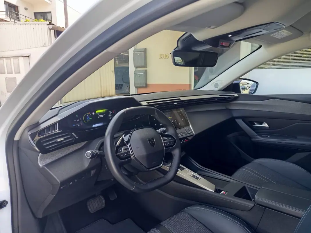 Peugeot 308 SW 2025 - 24990 EUR, 53970 km - AUTO.MOTO.pt - 53970km - foto 13 de 18