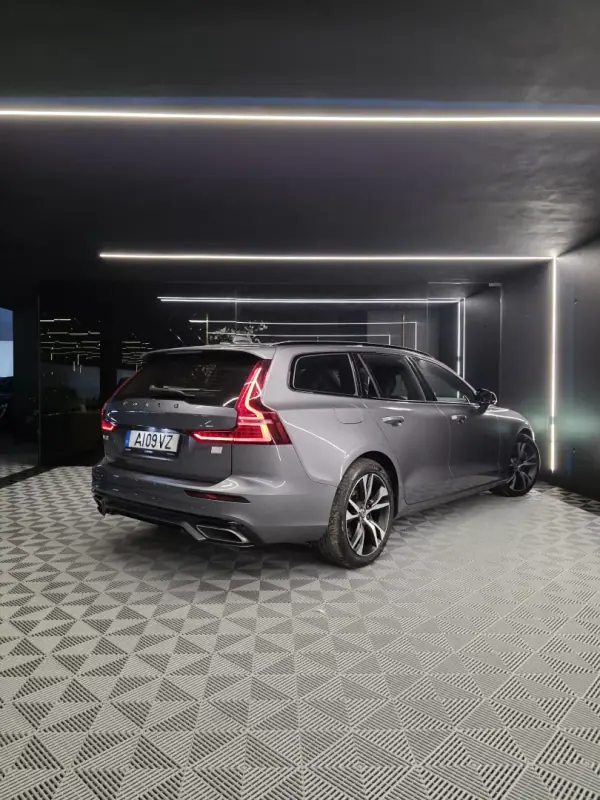Volvo V60 2021 - 31750 EUR, 57692 km - AUTO.MOTO.pt - 57692km - foto 9 de 23