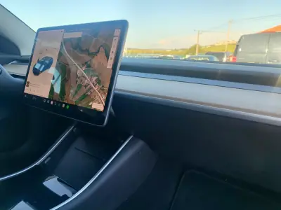 Tesla Model 3 2019 - 22900 EUR, 173000 km - AUTO.MOTO.pt - 173000km - foto 16 de 19