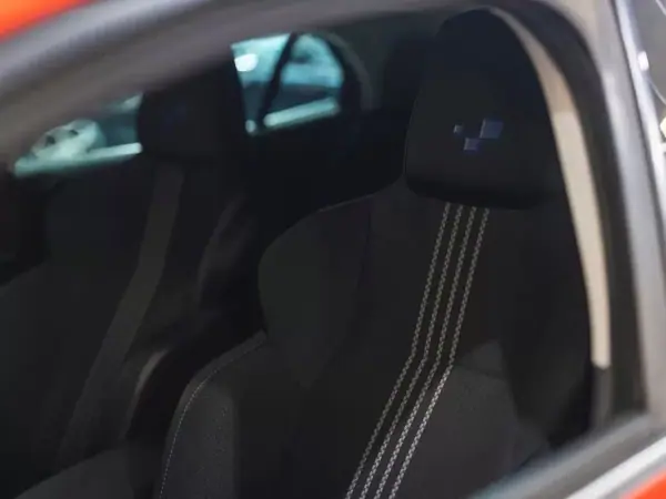 Renault Mégane 2017 - 15750 EUR, 110350 km - AUTO.MOTO.pt - 110350km - foto 13 de 17
