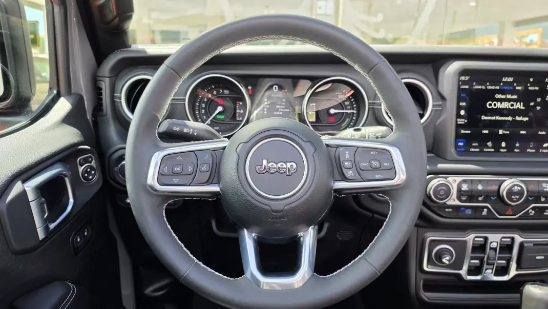 Jeep Wrangler Unlimited 2023 - 71900 EUR, 37675 km - AUTO.MOTO.pt - 37675km - foto 15 de 23