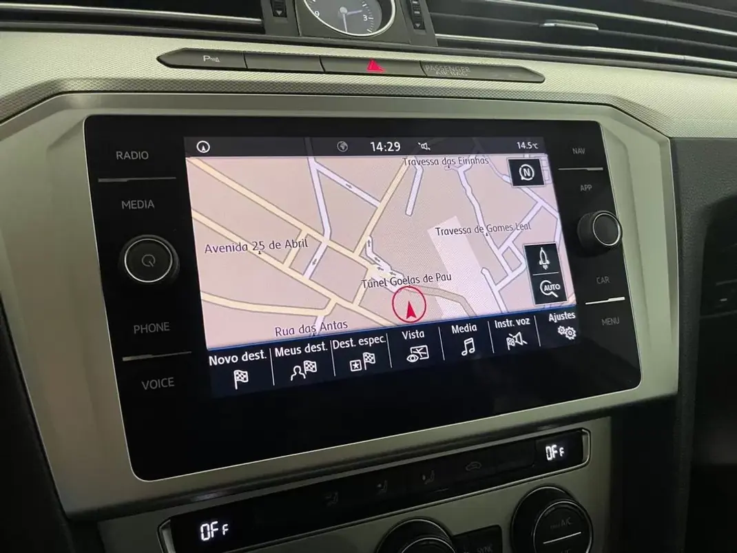 Volkswagen Passat Variant 2019 - 15750 EUR, 257000 km - AUTO.MOTO.pt - 257000km - foto 20 de 33