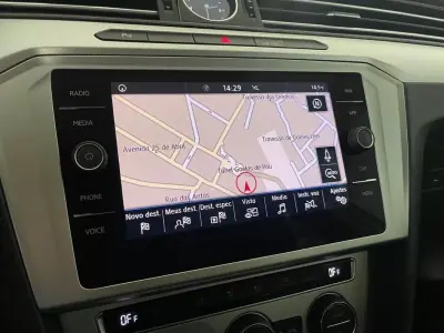 Volkswagen Passat Variant 2019 - 15750 EUR, 257000 km - AUTO.MOTO.pt - 257000km - foto 20 de 33