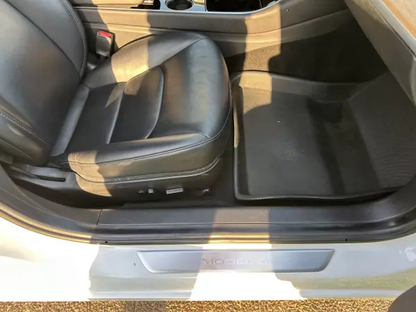Tesla Model 3 2019 - 24900 EUR, 170000 km - 170000km - foto 45 de 49