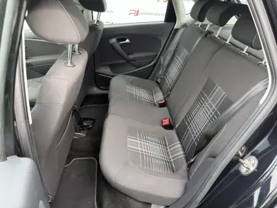 Volkswagen Polo 2015 - 10450 EUR, 133800 km - AUTO.MOTO.pt - 133800km - foto 12 de 12