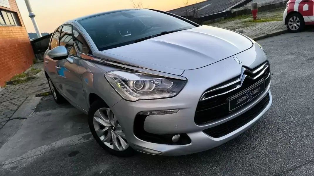 Citroën DS5 2012 - 10900 EUR, 184000 km - AUTO.MOTO.pt - 184000km - foto 17 de 17