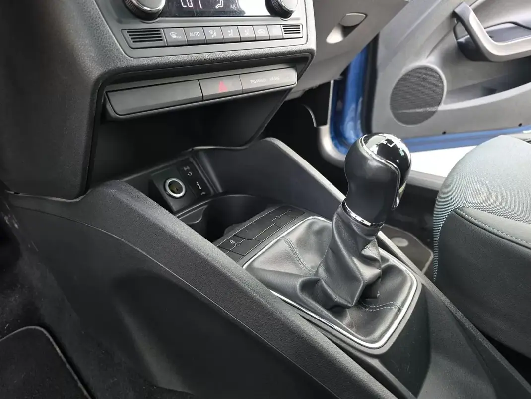 SEAT Ibiza 2016 - 8990 EUR, 160800 km - AUTO.MOTO.pt - 160800km - foto 23 de 34