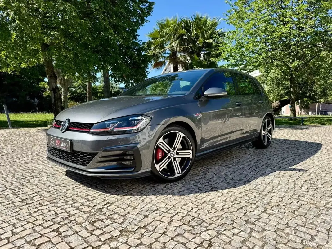 Volkswagen Golf 2019 - 28590 EUR, 102700 km - AUTO.MOTO.pt - 102700km - foto 1 de 38