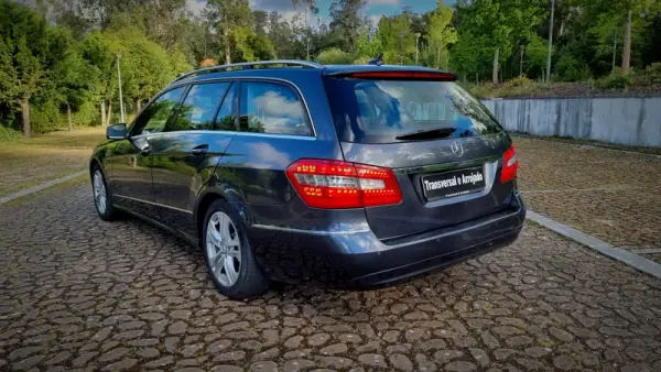 Mercedes-Benz E 220 2010 - 17450 EUR, 226000 km - AUTO.MOTO.pt - 226000km - foto 18 de 24