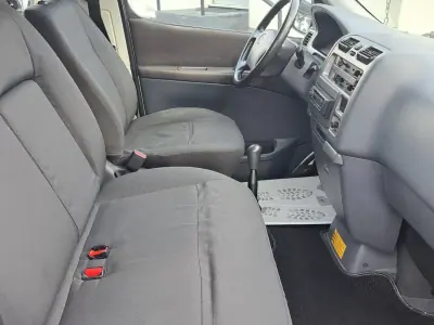 Toyota HiAce 2010 - 12500 EUR, 331380 km - AUTO.MOTO.pt - 331380km - foto 18 de 30