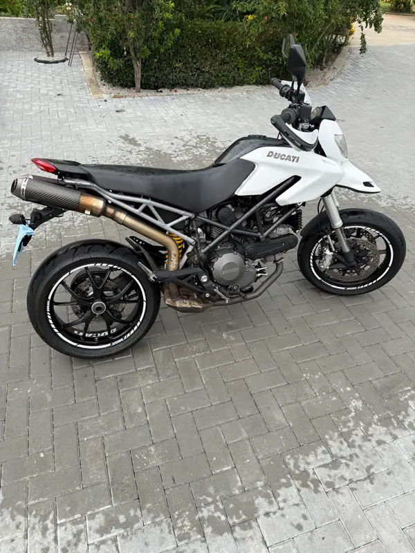 Ducati Hypermotard 796 2012 - 5600 EUR, 20148 km - AUTO.MOTO.pt - 20148km - foto 8 de 9