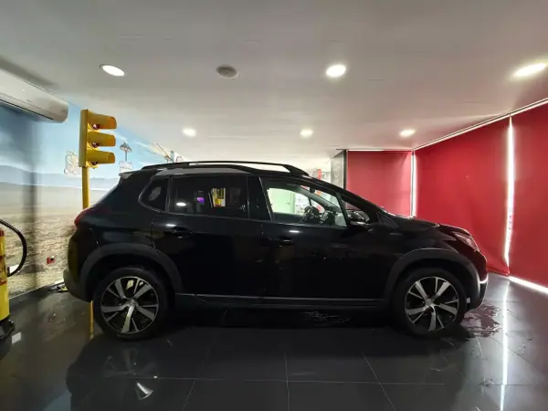 Peugeot 2008 2018 - 16750 EUR, 88000 km - AUTO.MOTO.pt - 88000km - foto 7 de 20