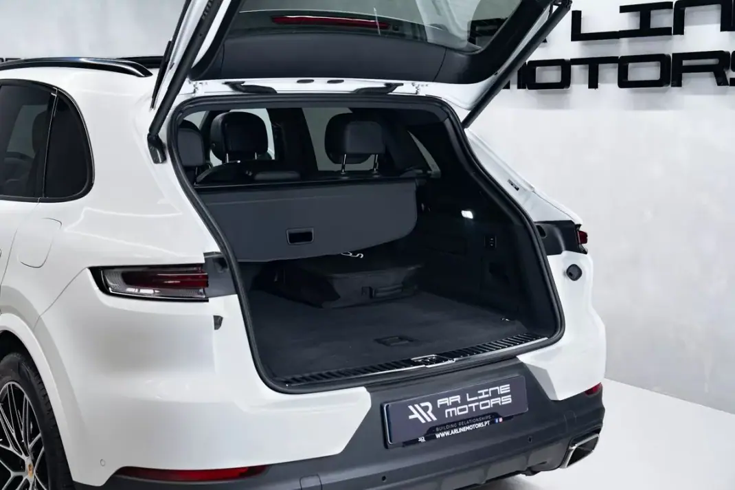 Porsche Cayenne 2024 - 97950 EUR, 32000 km - AUTO.MOTO.pt - 32000km - foto 12 de 55