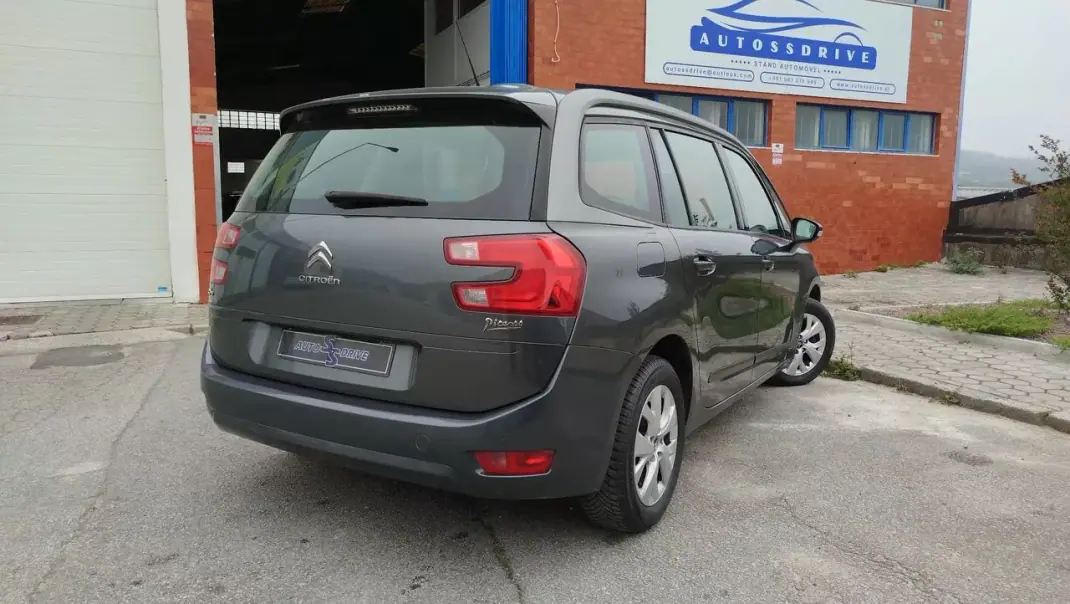 Citroën C4 Grand Picasso 2014 - 10500 EUR, 171000 km - AUTO.MOTO.pt - 171000km - foto 13 de 14