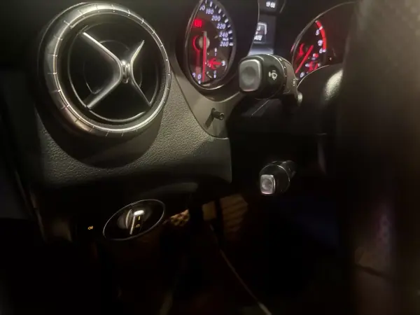Mercedes-Benz CLA 200 2015 - 22900 EUR, 140000 km - AUTO.MOTO.pt - 140000km - foto 11 de 14