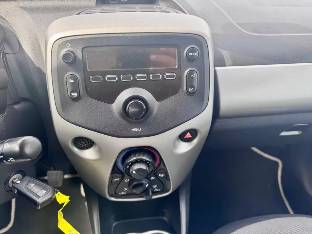 Toyota Aygo 2017 - 9750 EUR, 94443 km - 94443km - foto 11 de 19