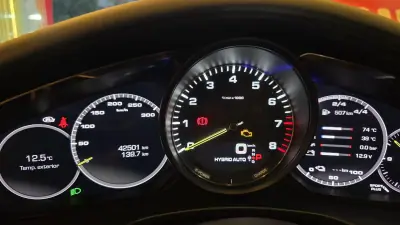 Porsche Panamera 2020 - 84500 EUR, 42501 km - AUTO.MOTO.pt - 42501km - foto 38 de 51