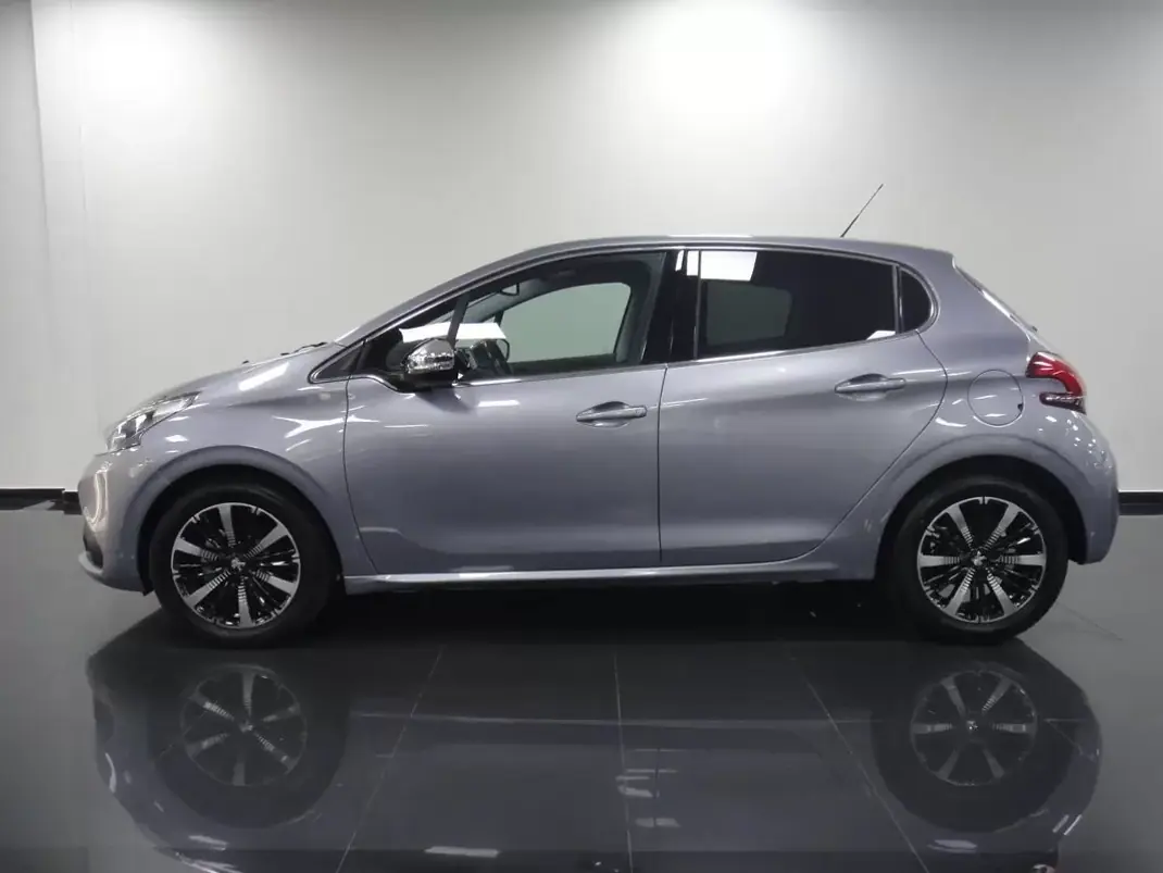 Peugeot 208 2019 - 11490 EUR, 71000 km - 71000km - foto 19 de 24