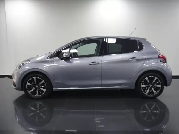 Peugeot 208 2019 - 11490 EUR, 71000 km - AUTO.MOTO.pt - 71000km - foto 19 de 24