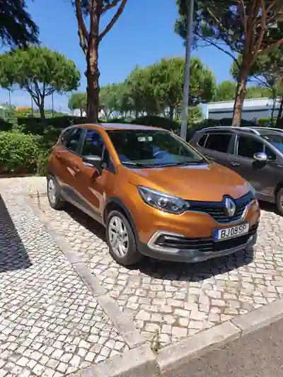 Renault Captur 2017 - 9400 EUR, 103000 km - AUTO.MOTO.pt - 103000km - foto 3 de 13