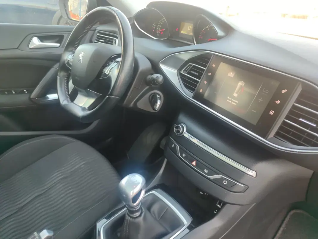 Peugeot 308 SW 2017 - 11890 EUR, 180000 km - 180000km - foto 18 de 18