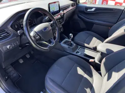 Ford Kuga 2022 - 17990 EUR, 85480 km - AUTO.MOTO.pt - 85480km - foto 10 de 22