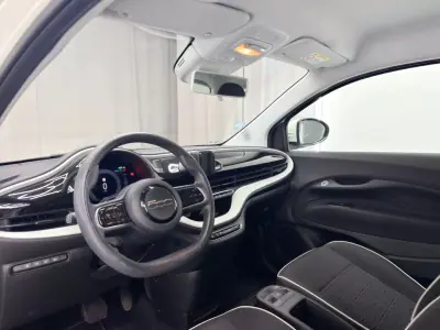 Fiat 500e 2023 - 12999 EUR, 26000 km - AUTO.MOTO.pt - 26000km - foto 19 de 21