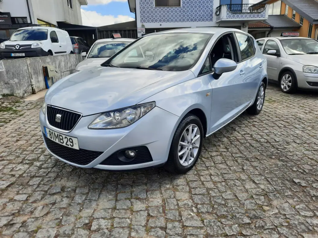 SEAT Ibiza 2011 - 6950 EUR, 246456 km - AUTO.MOTO.pt - 246456km - foto 1 de 8