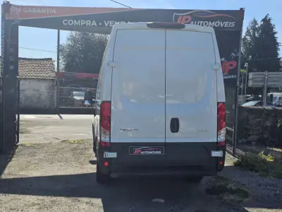 Iveco Daily 35 S14 2.3 D PLATAFORMA 2023 - 24750 EUR, 45000 km - AUTO.MOTO.pt - 45000km - foto 12 de 12