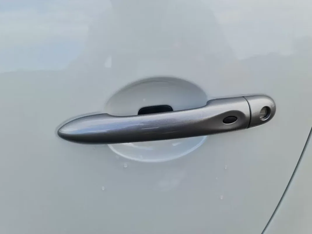Renault Mégane Cabrio 2015 - 14990 EUR, 195000 km - AUTO.MOTO.pt - 195000km - foto 12 de 43