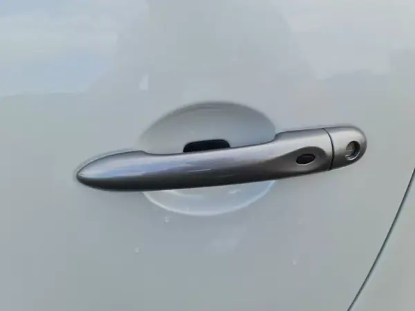 Renault Mégane Cabrio 2015 - 14990 EUR, 195000 km - AUTO.MOTO.pt - 195000km - foto 12 de 43