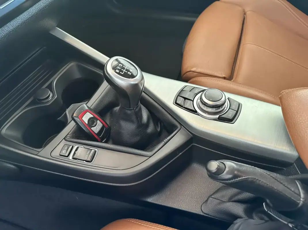 BMW 116 2011 - 13900 EUR, 210181 km - AUTO.MOTO.pt - 210181km - foto 15 de 22