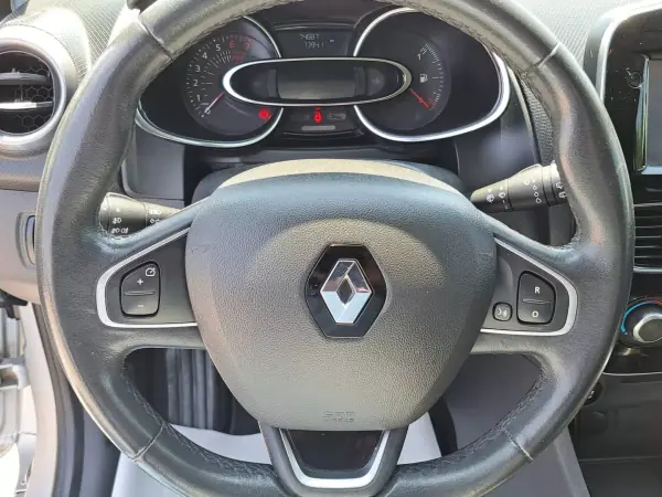 Renault Clio 2017 - 11950 EUR, 74687 km - AUTO.MOTO.pt - 74687km - foto 28 de 43