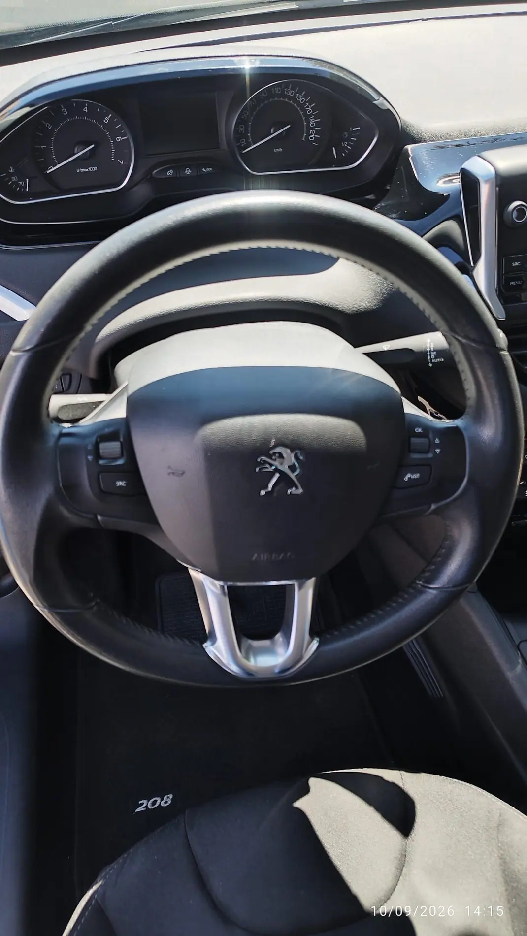 Peugeot 208 2015 - 7000 EUR, 133000 km - 133000km - foto 12 de 15
