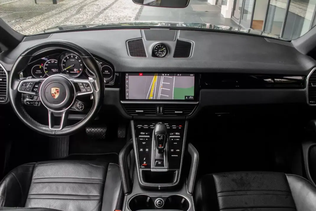 Porsche Cayenne Coupé 2020 - 69890 EUR, 126171 km - AUTO.MOTO.pt - 126171km - foto 35 de 45