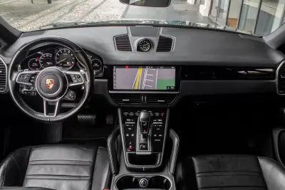 Porsche Cayenne Coupé 2020 - 69890 EUR, 126171 km - AUTO.MOTO.pt - 126171km - foto 35 de 45