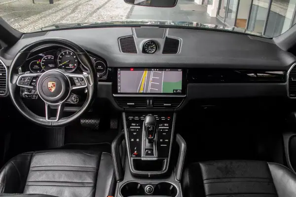Porsche Cayenne Coupé 2020 - 69890 EUR, 126171 km - AUTO.MOTO.pt - 126171km - foto 35 de 45