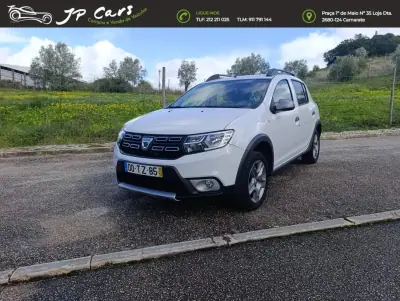 Dacia Sandero 2017 - 9750 EUR, 128440 km - AUTO.MOTO.pt - 128440km - foto 4 de 17