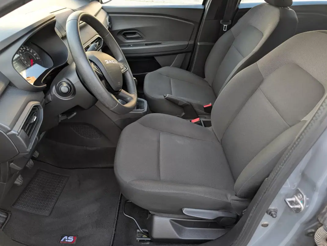 Dacia Jogger 2023 - 14250 EUR, 57740 km - AUTO.MOTO.pt - 57740km - foto 14 de 20